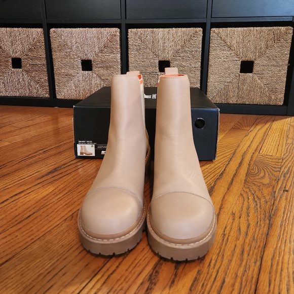 Sorel Joan Now Chelsea Boot Size 11 in Honest Beige, Gum - Picture 5 of 15